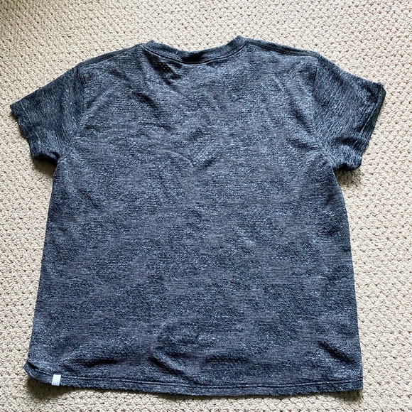 Lululemon train to be short sleeves, waist length, super comfortable - Picture 1 of 7